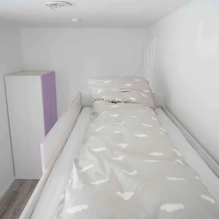Former Berlin High-end Kitchen 3 Bedroom Lejlighed